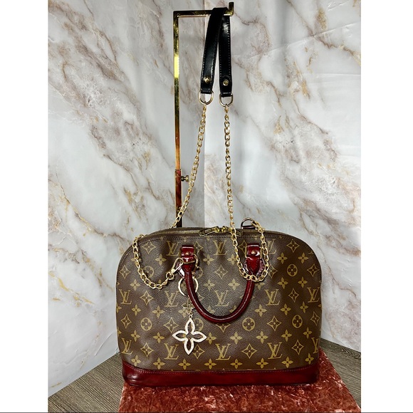 Louis Vuitton Handbags - 🖤 Louis Vuitton Alma PM vintage crossbody bag